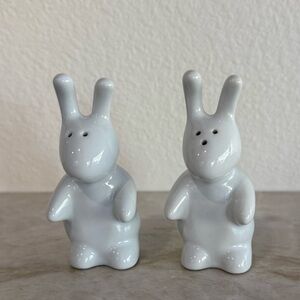 🐰🐰 White Ceramic Bunny Rabbit Salt and Pepper Shakers 🐇🐇